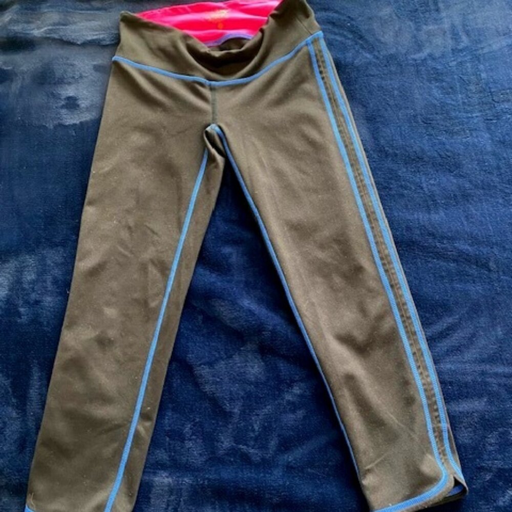 NWOT WOMENS LILLY PULITZER LUXLETIC BLACK WITH BLUE STITCHING LEGGINGS SZ XS